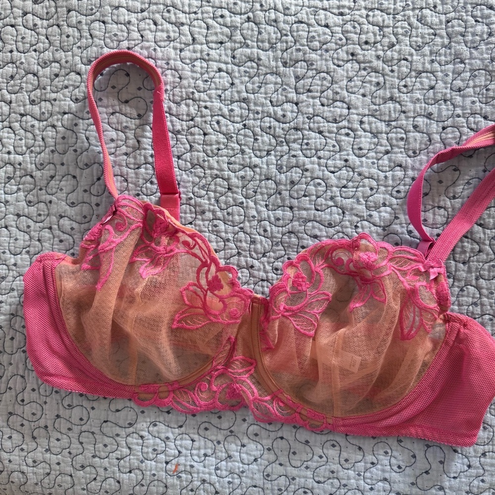 VICTORIA'S SECERET Pink Floral Unlined Bra Size 40D
